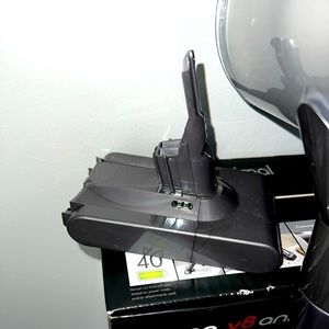 DYSON V8 ANIMAL REPLACEMENT BATTERY **BRAND NEW**